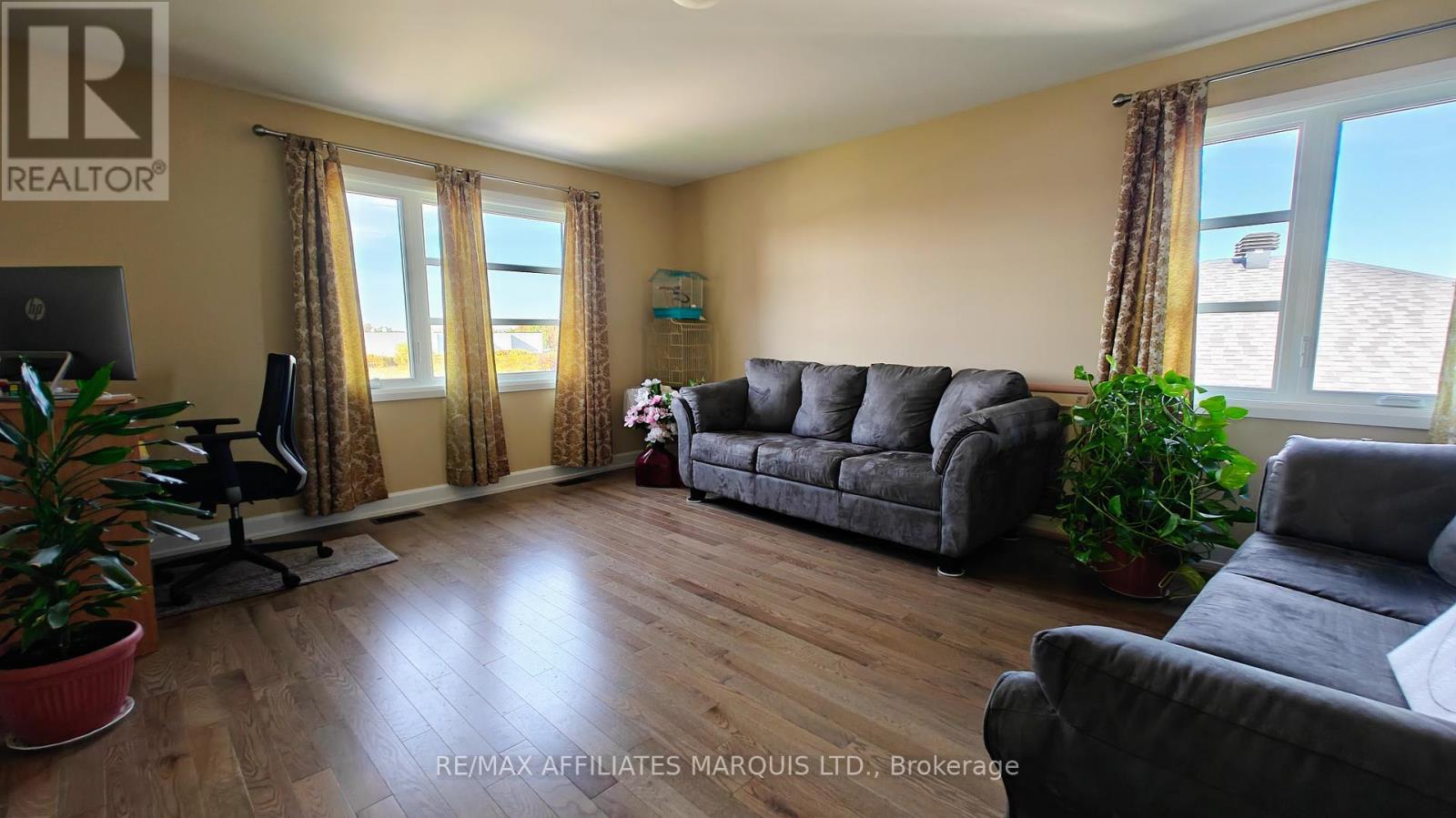 369 Belfort Crescent, Cornwall, Ontario  K6H 0H4 - Photo 11 - X12455163