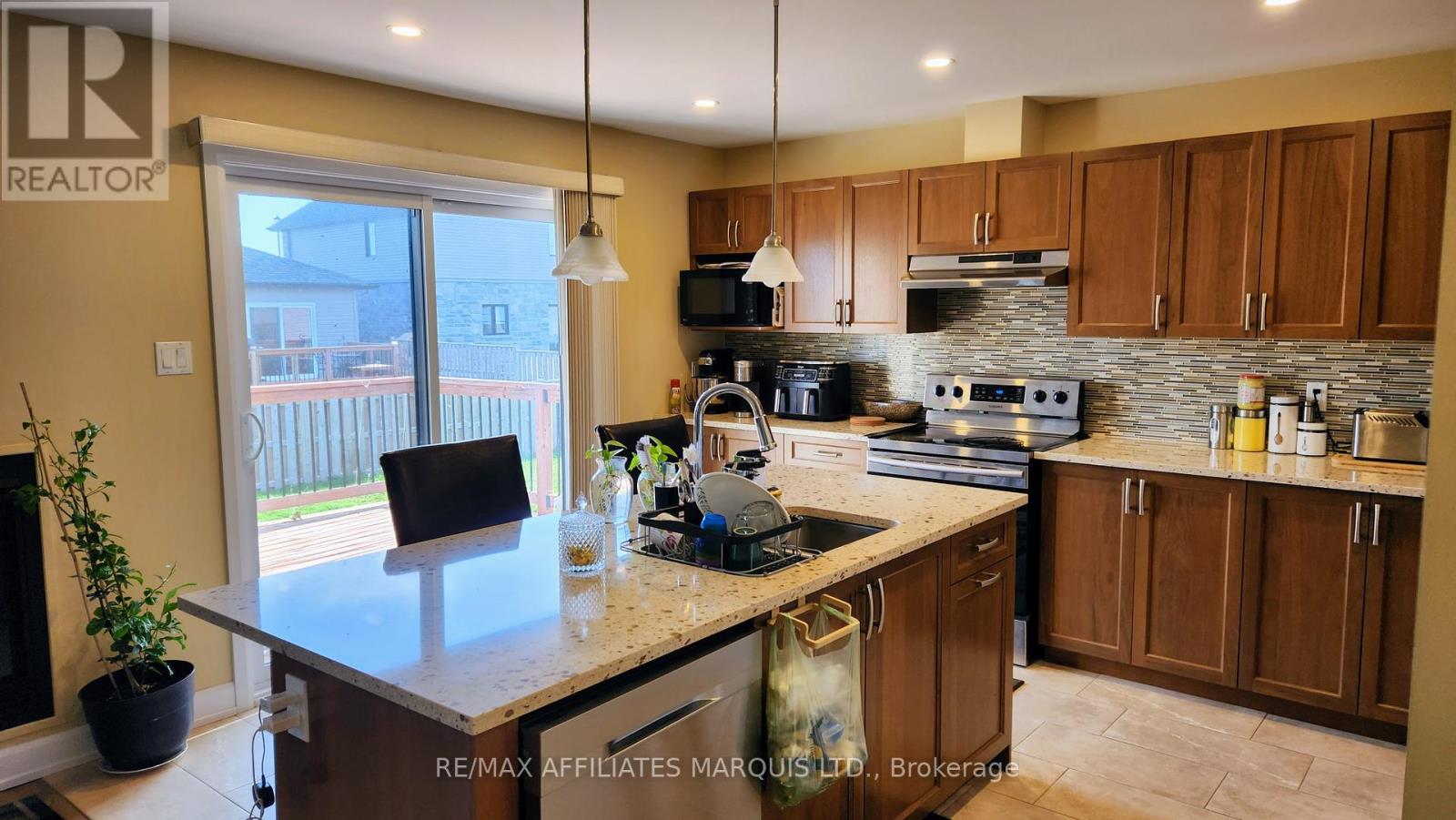 369 Belfort Crescent, Cornwall, Ontario  K6H 0H4 - Photo 4 - X12455163