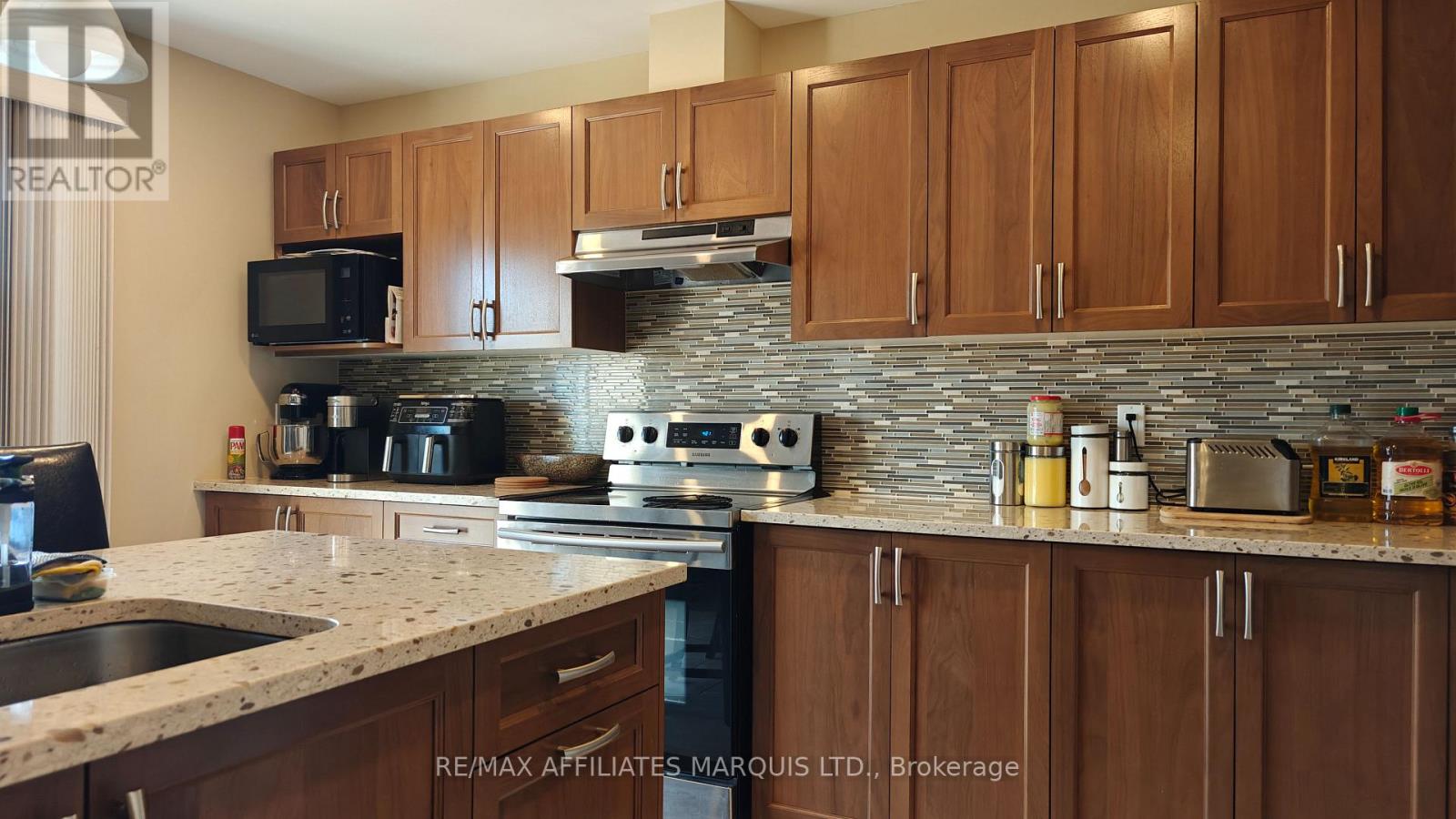 369 Belfort Crescent, Cornwall, Ontario  K6H 0H4 - Photo 5 - X12455163