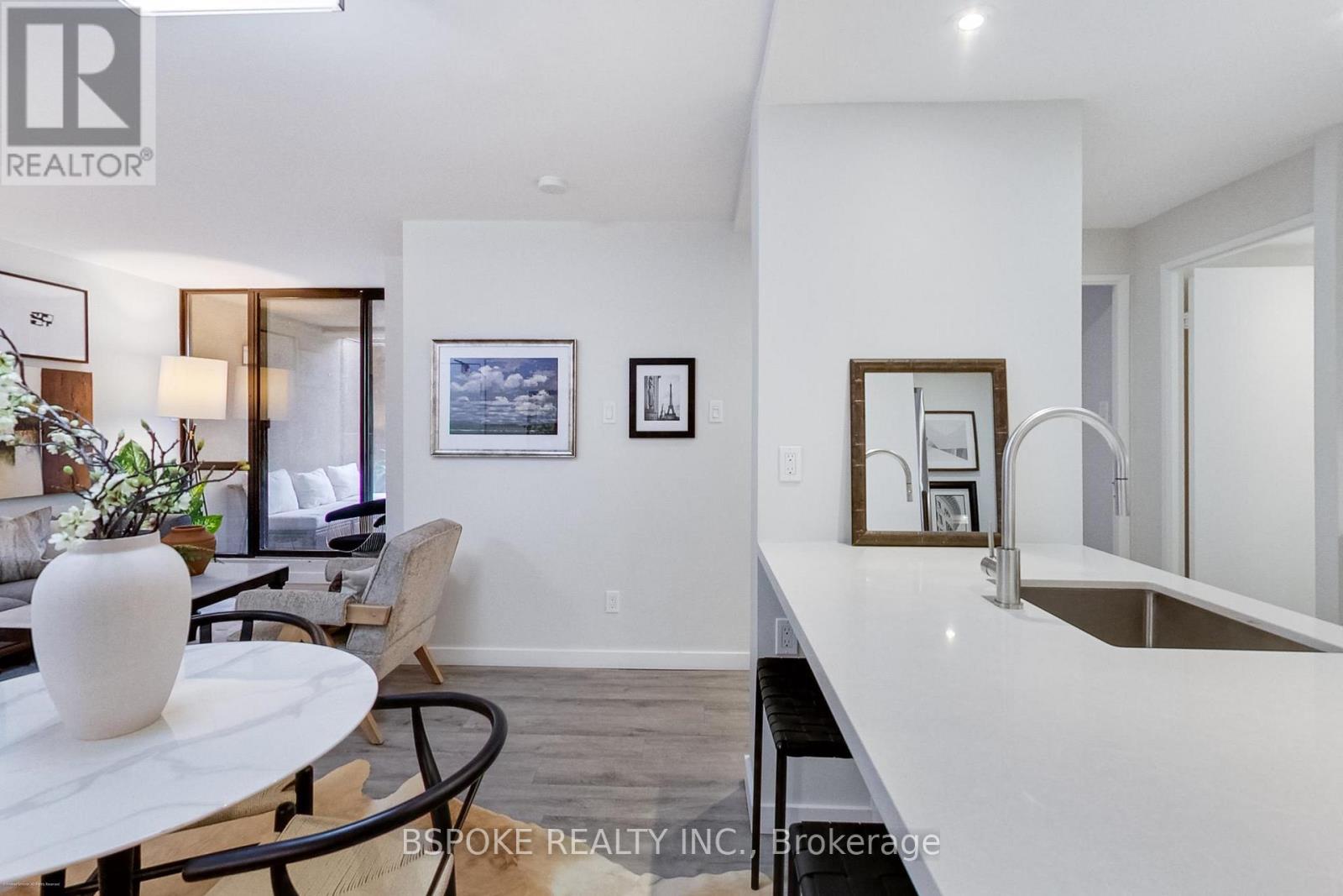 204 - 105 Mccaul Street, Toronto, Ontario  M5T 2X4 - Photo 8 - C12455032