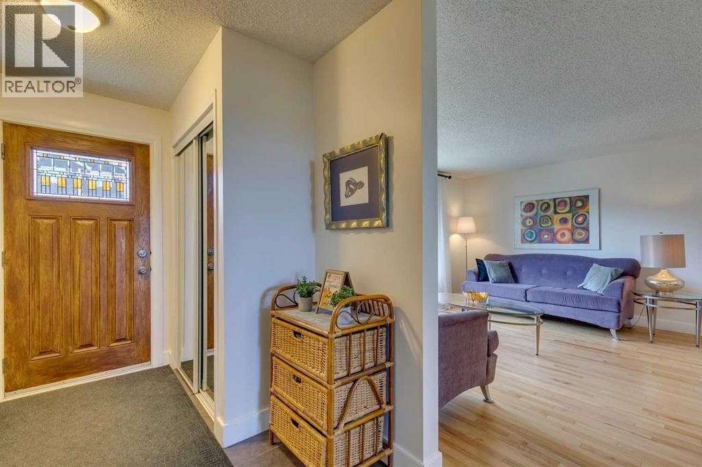 5016 Norris Road Nw, Calgary, Alberta  T2K 2P9 - Photo 2 - A2263577