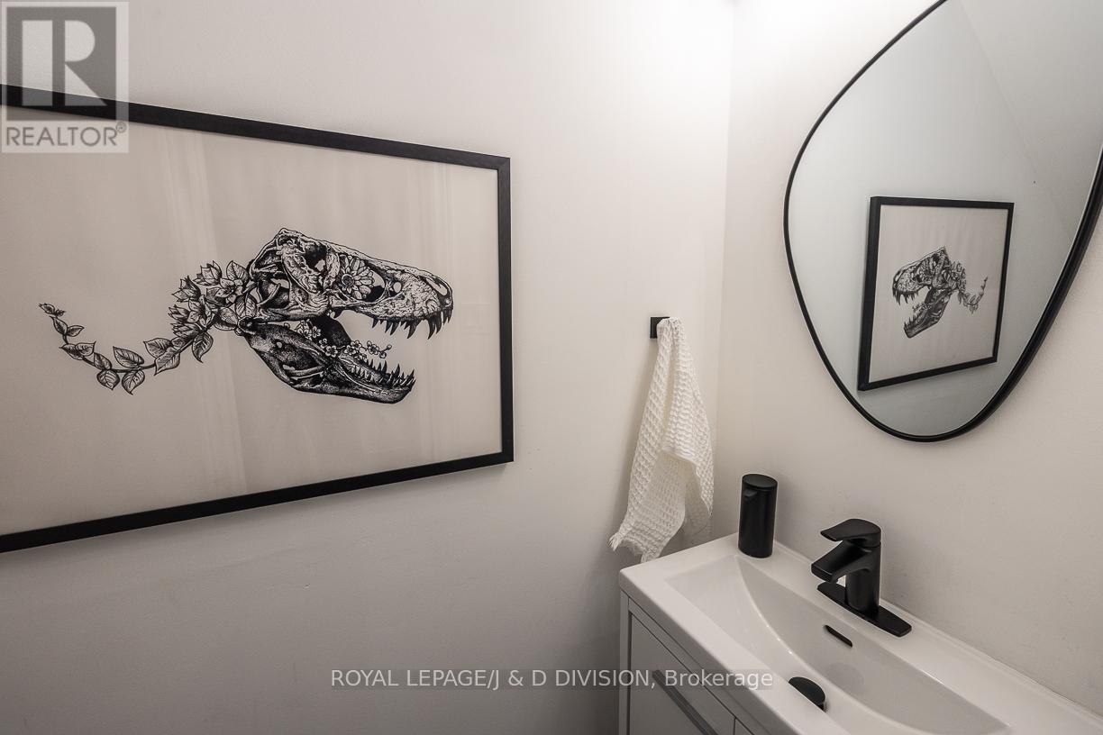74 Lewis Street, Toronto (South Riverdale), Ontario  M4M 2H3 - Photo 5 - E12455029