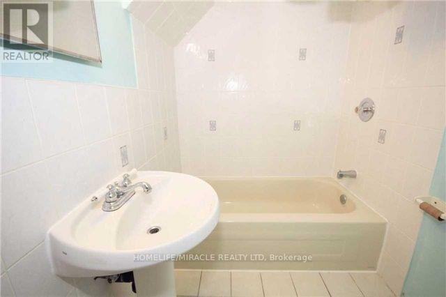 42 Nahanni Terrace, Toronto (Malvern), Ontario  M1B 1B8 - Photo 10 - E12455055