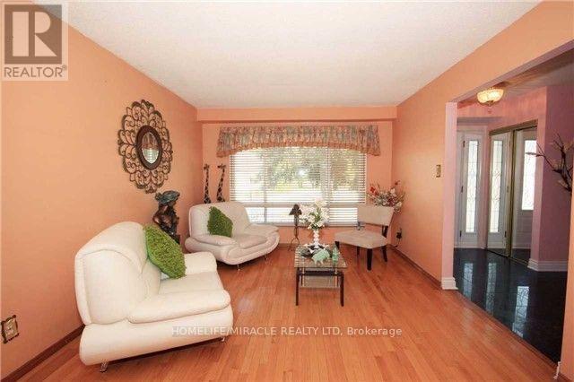 42 Nahanni Terrace, Toronto (Malvern), Ontario  M1B 1B8 - Photo 4 - E12455055