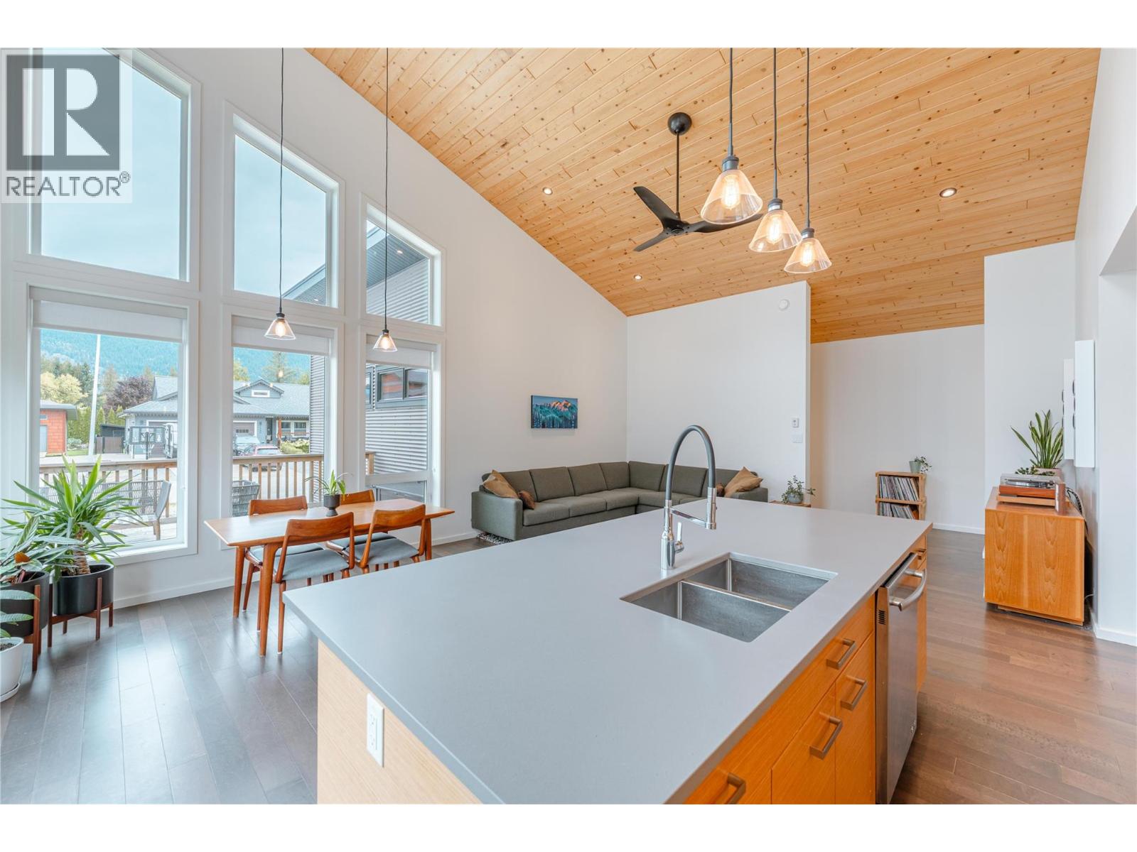 1960 Aspen Crescent, Revelstoke, British Columbia  V0E 2S1 - Photo 14 - 10364358