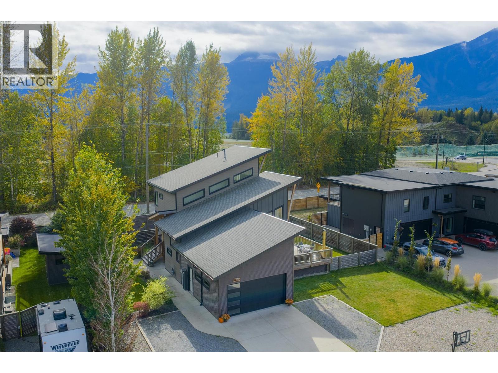1960 Aspen Crescent, Revelstoke, British Columbia  V0E 2S1 - Photo 4 - 10364358