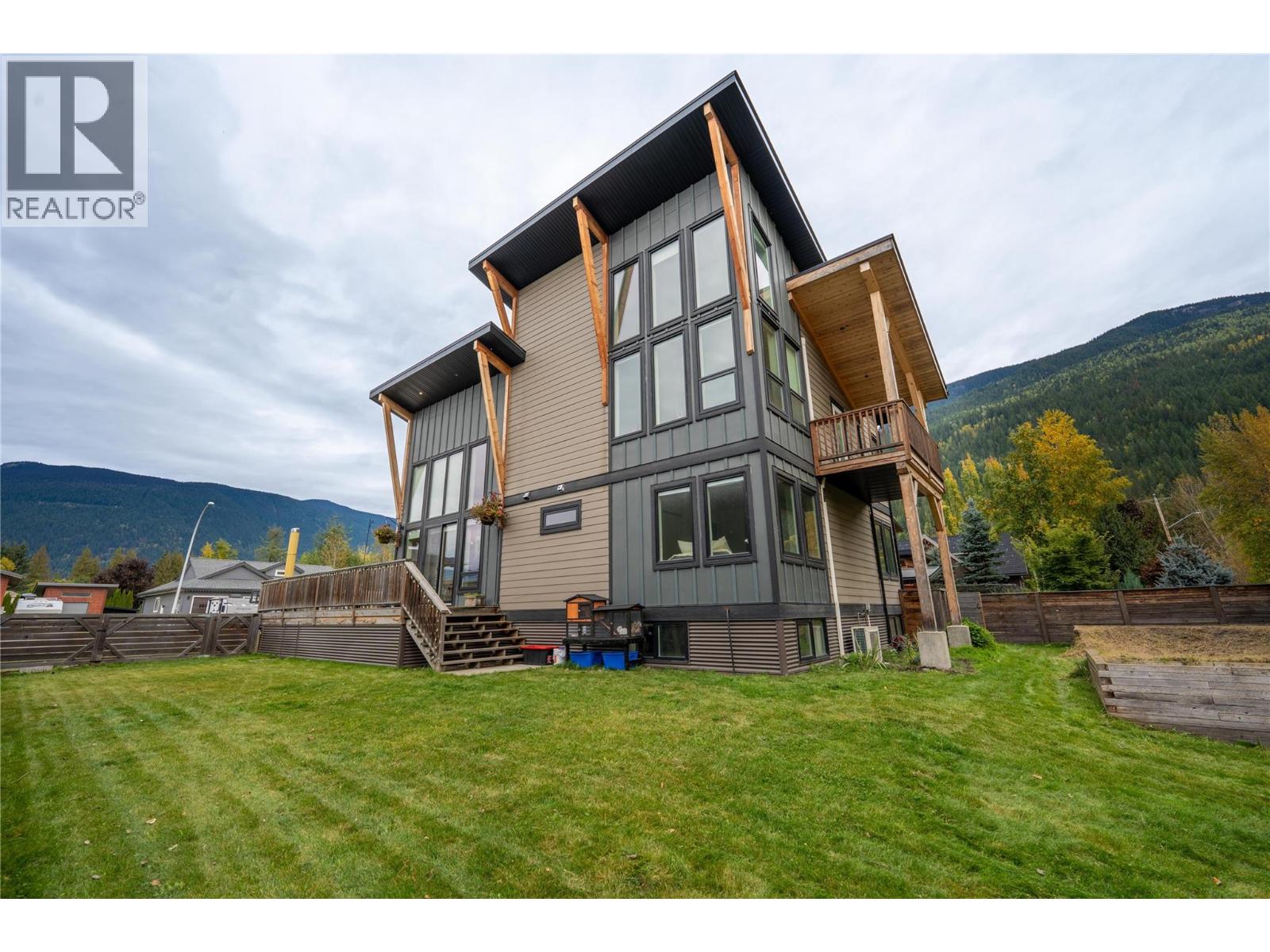 1960 Aspen Crescent, Revelstoke, British Columbia  V0E 2S1 - Photo 10 - 10364358