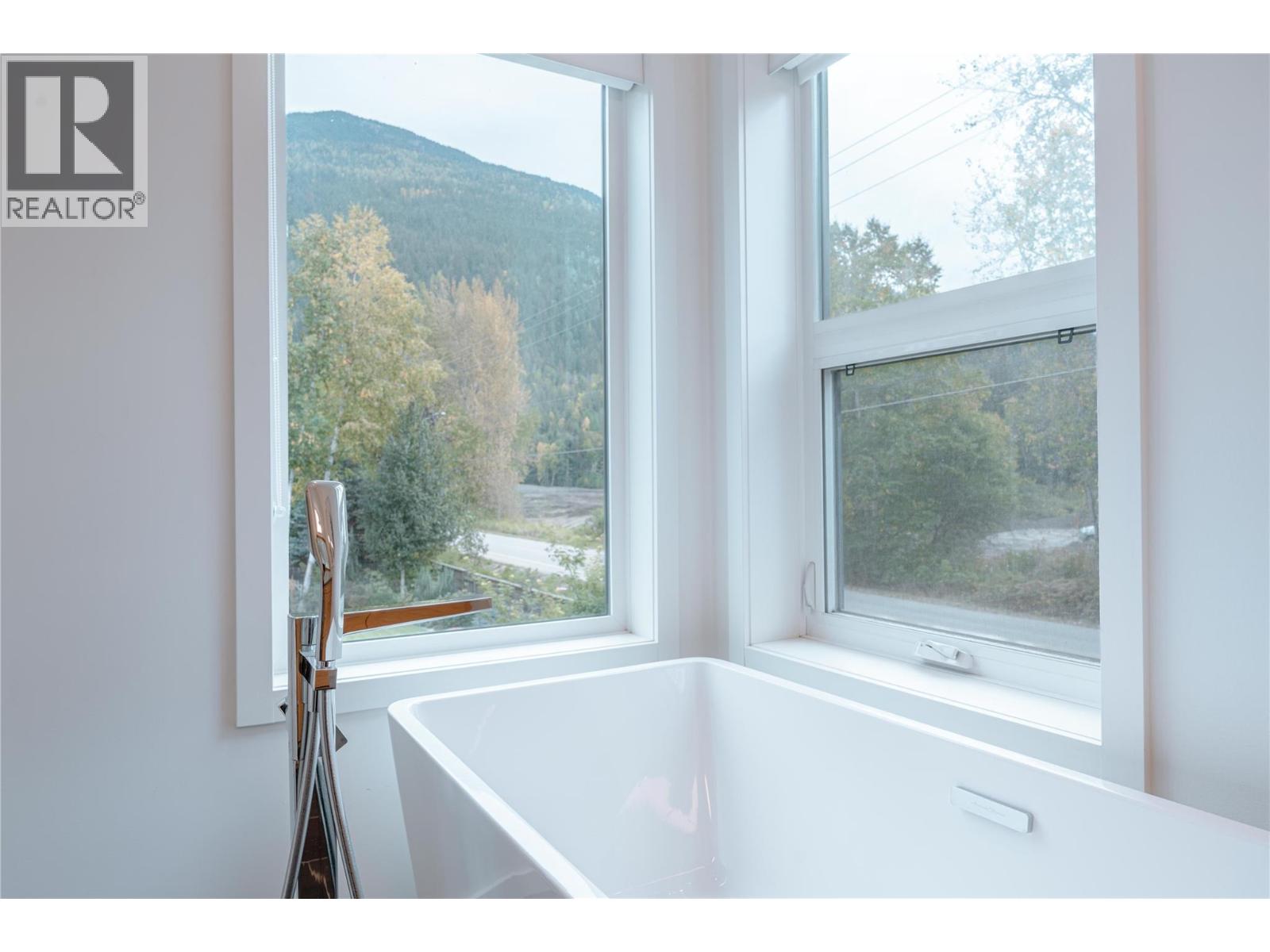 1960 Aspen Crescent, Revelstoke, British Columbia  V0E 2S1 - Photo 28 - 10364358
