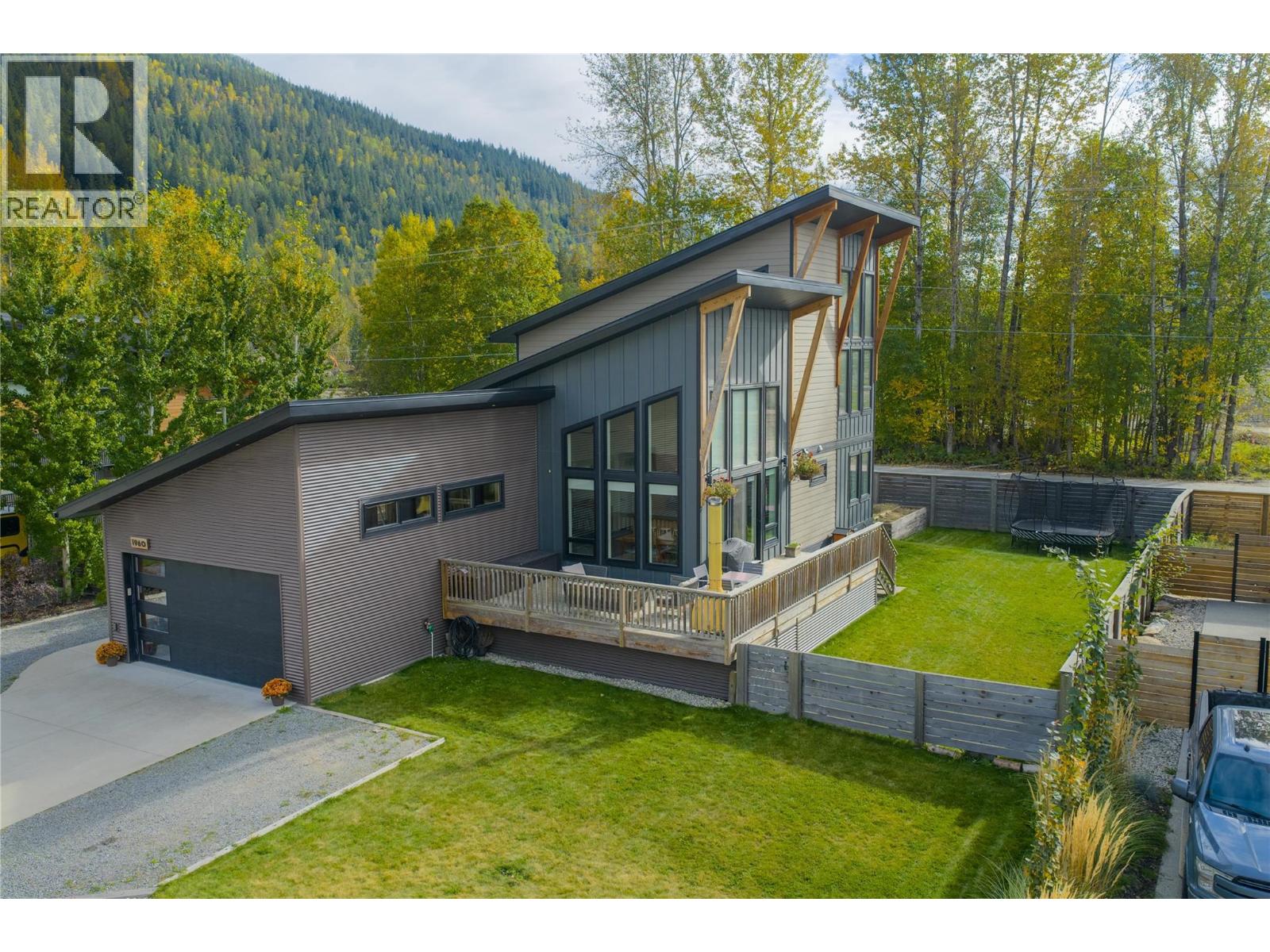 1960 Aspen Crescent, Revelstoke, British Columbia  V0E 2S1 - Photo 2 - 10364358