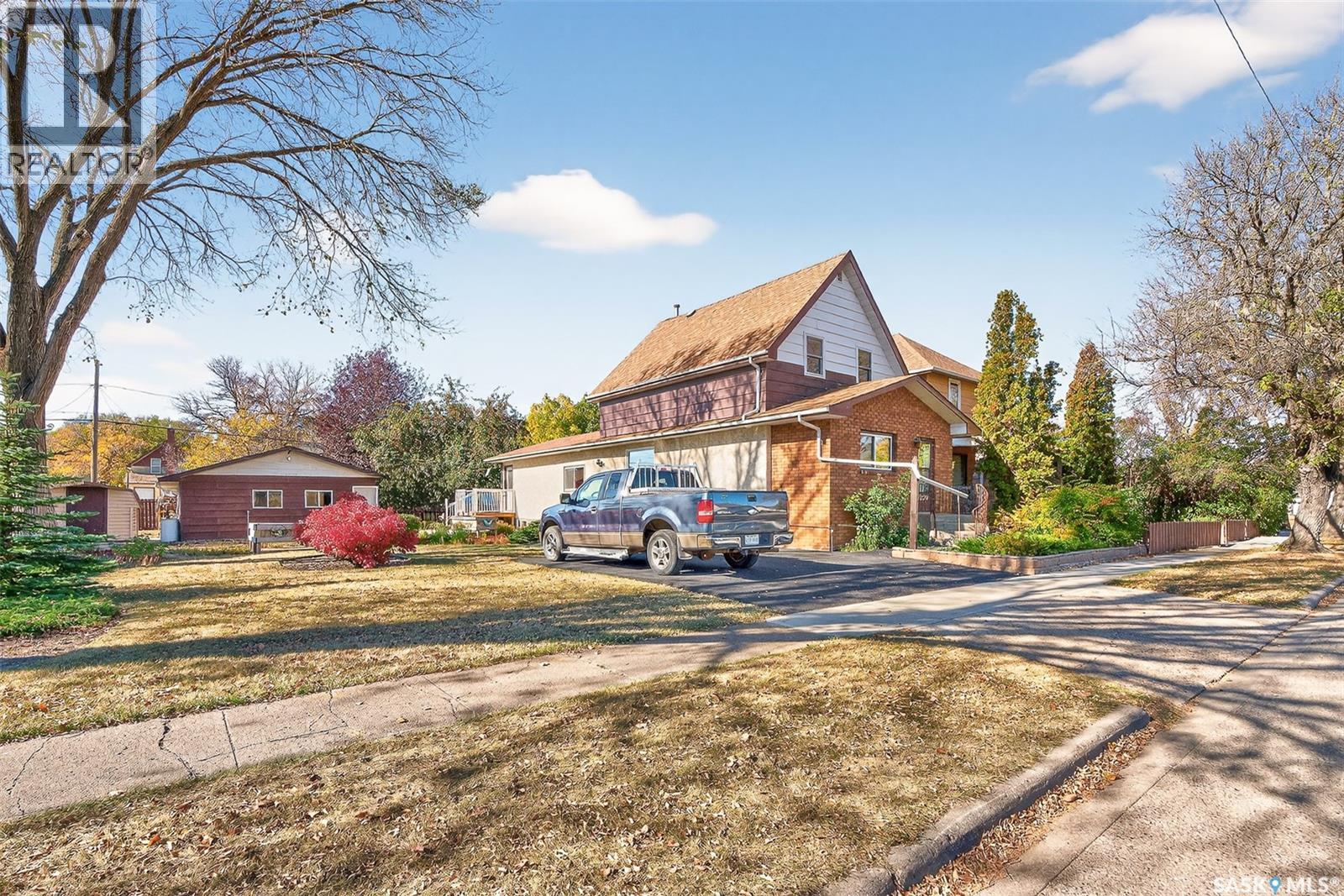 1220 Willow Avenue, Moose Jaw, Saskatchewan  S6H 1H2 - Photo 2 - SK020433