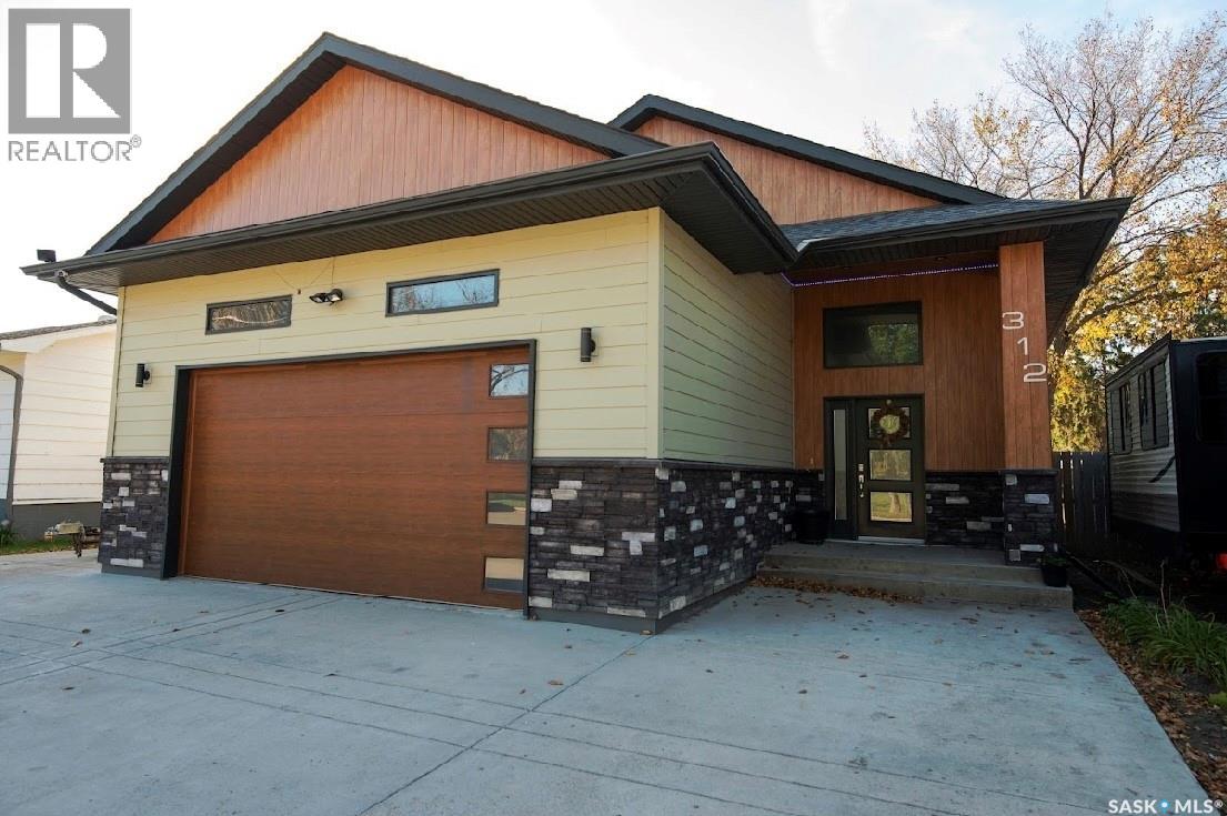 312 First Avenue N, Yorkton, Saskatchewan  S3N 1K5 - Photo 1 - SK020452