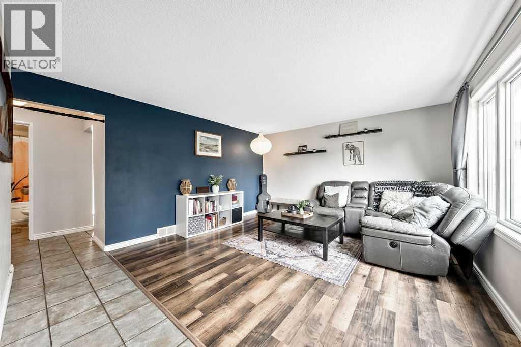 47 Glendale Way, Cochrane, Alberta  T4C 1H9 - Photo 4 - A2262737