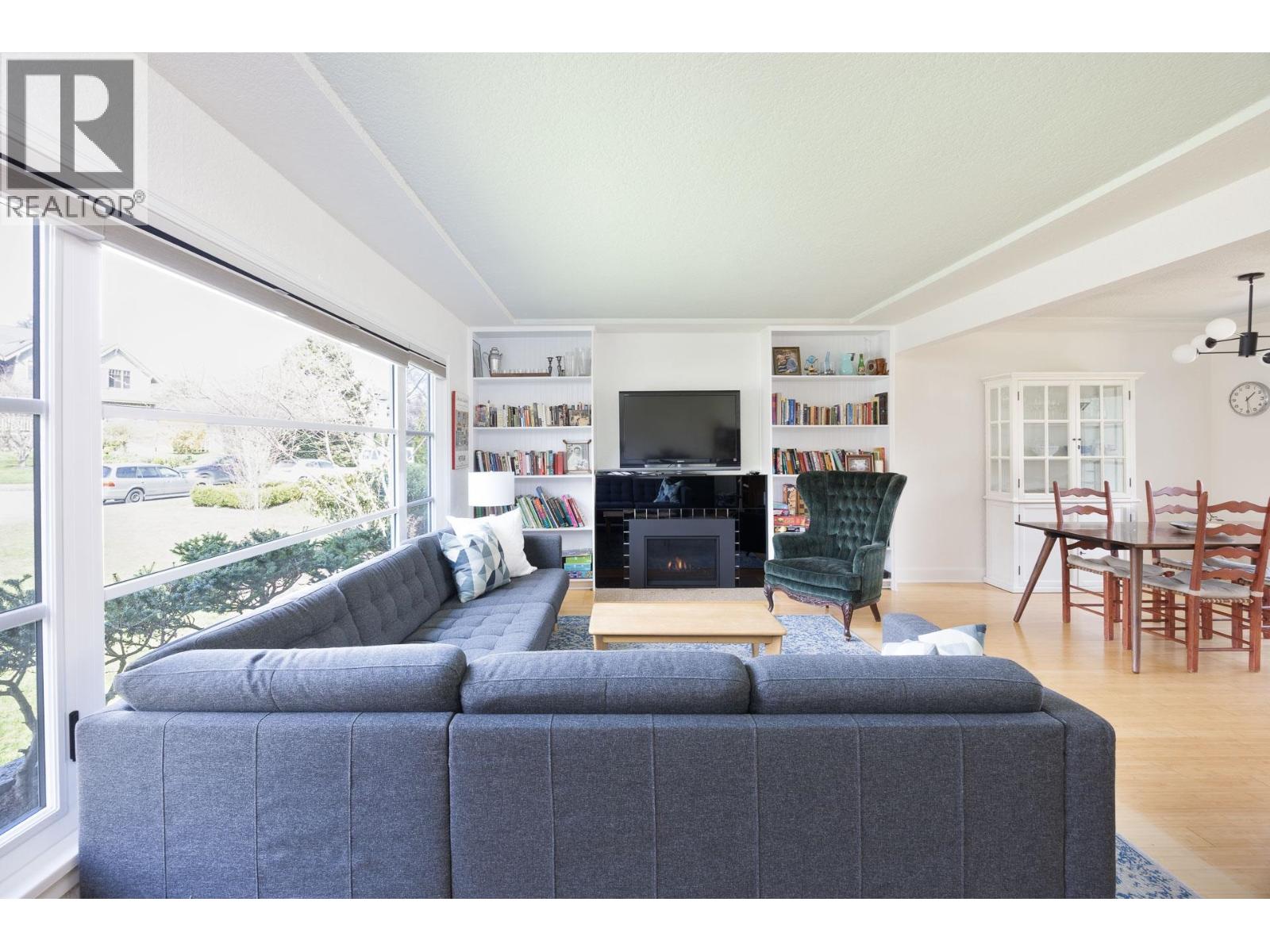 106 College Court, New Westminster, British Columbia  V3L 1K9 - Photo 3 - R3057044