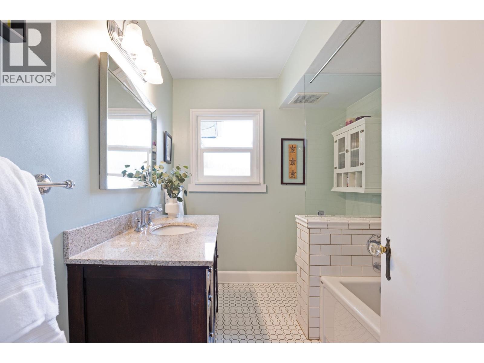 106 College Court, New Westminster, British Columbia  V3L 1K9 - Photo 13 - R3057044