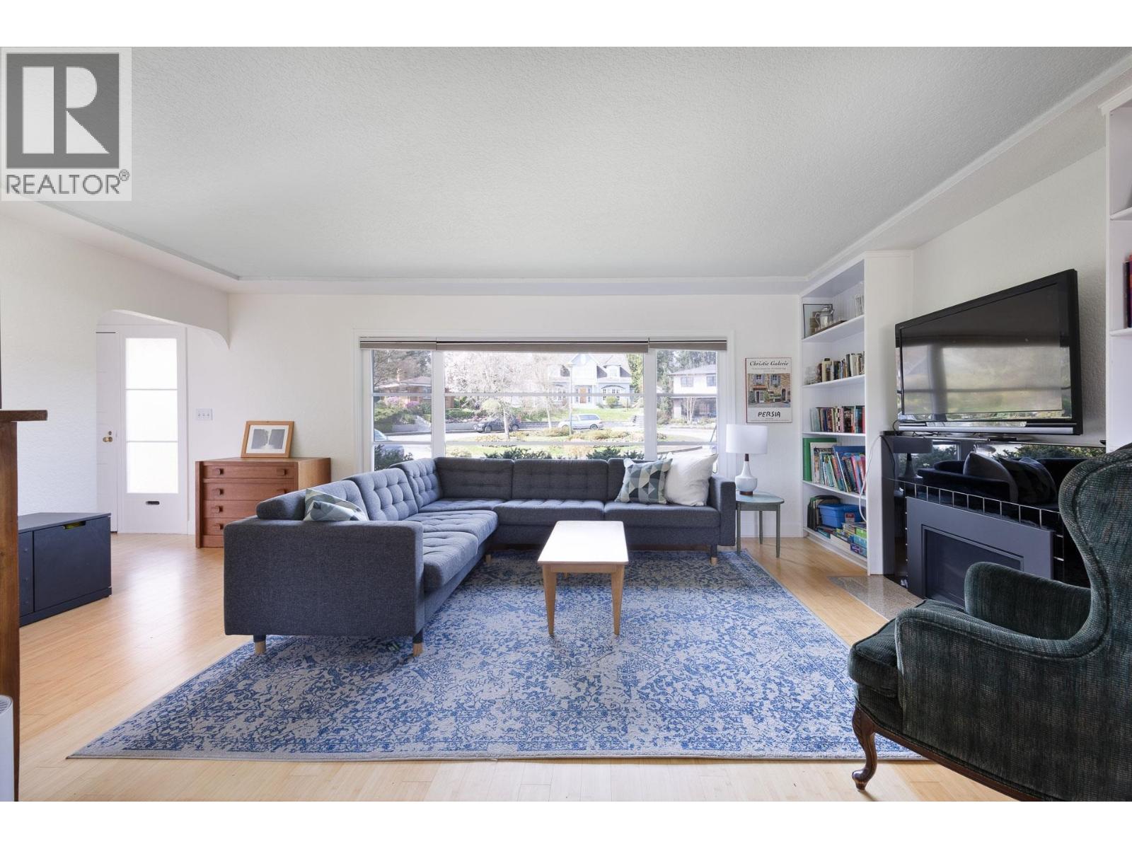106 College Court, New Westminster, British Columbia  V3L 1K9 - Photo 2 - R3057044