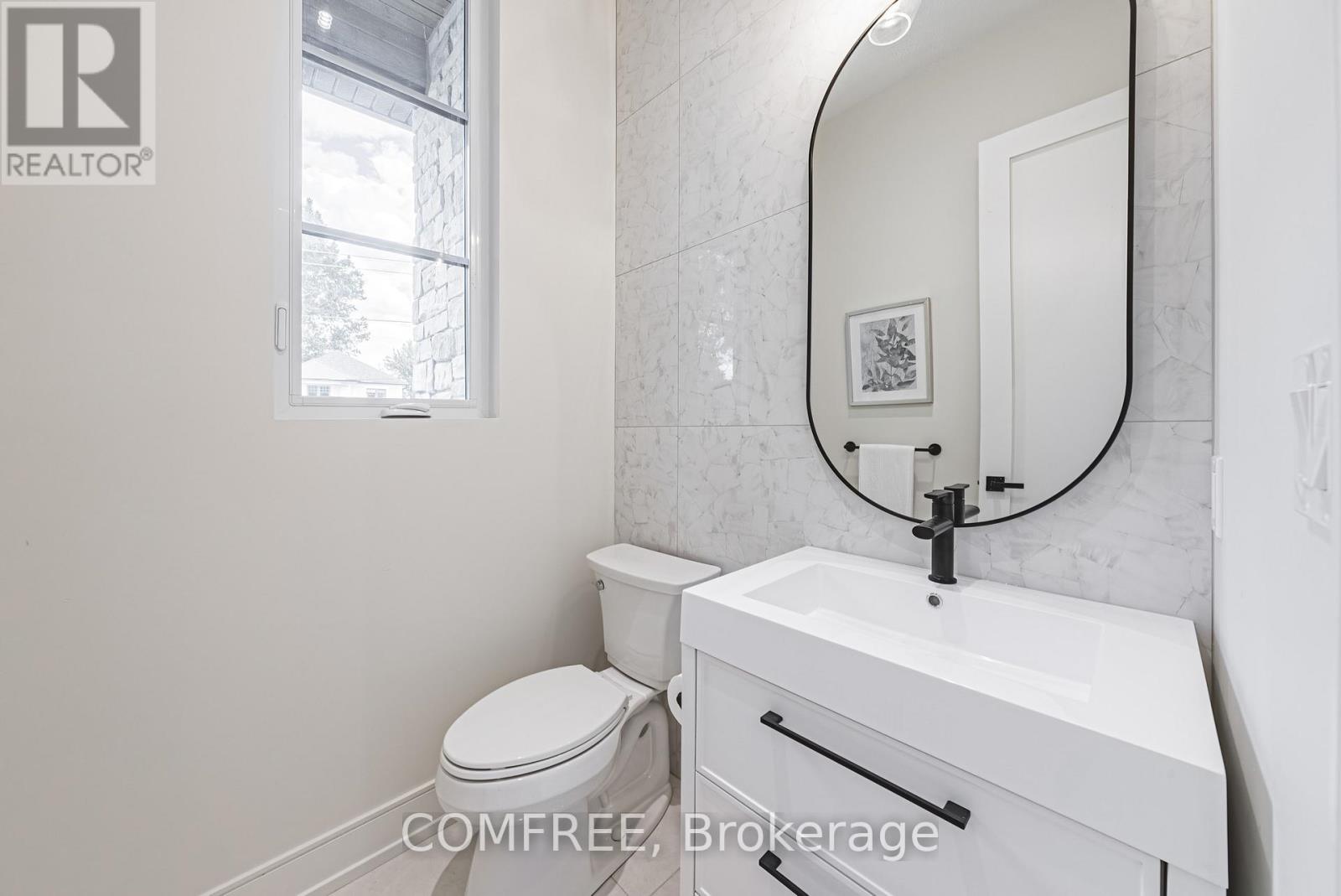 202 Queen Street W, Mississauga, Ontario  L5H 1L6 - Photo 22 - W12455109
