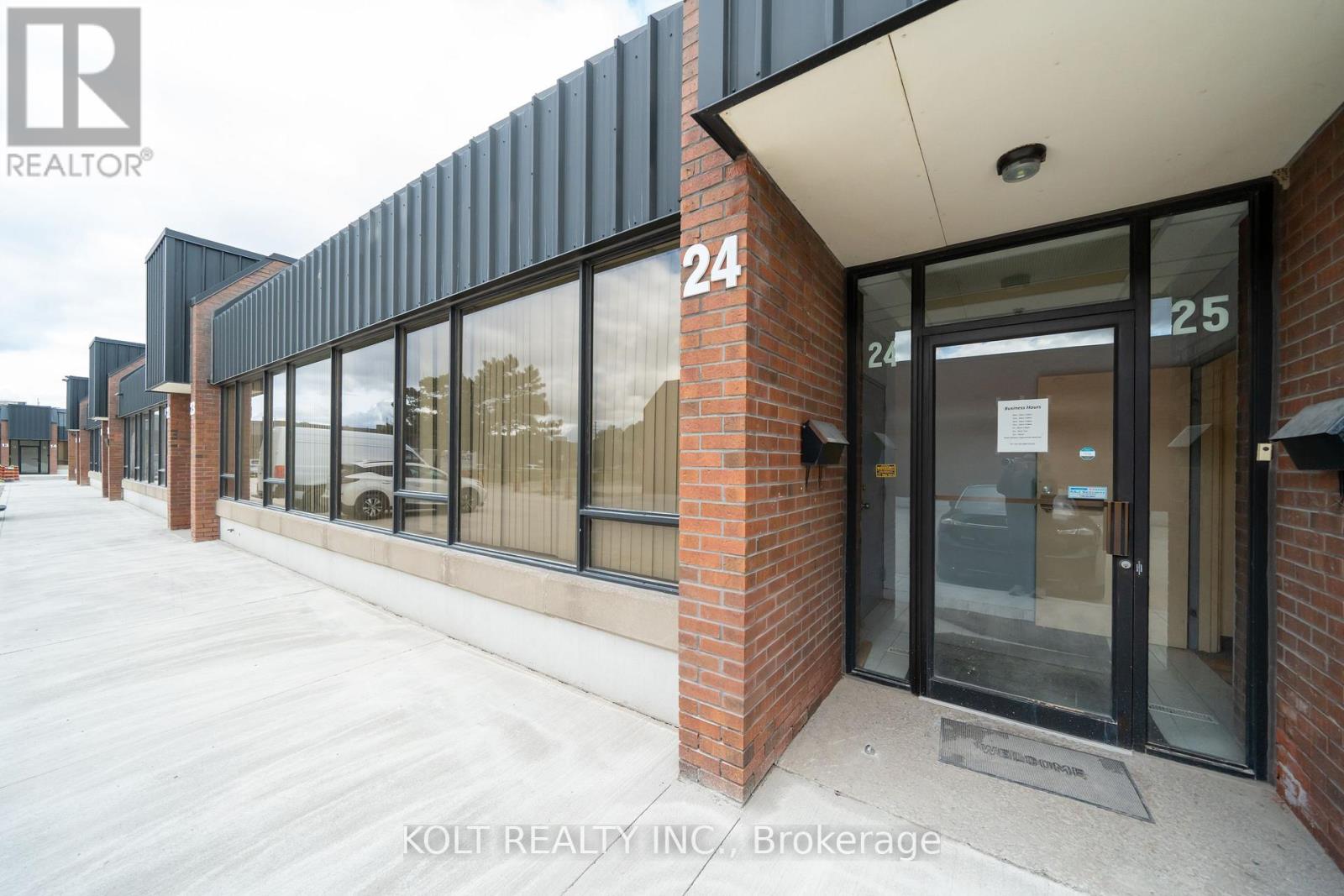 24 - 300 Esna Park Drive, Markham (Milliken Mills West), Ontario  L3R 1H3 - Photo 1 - N12455006
