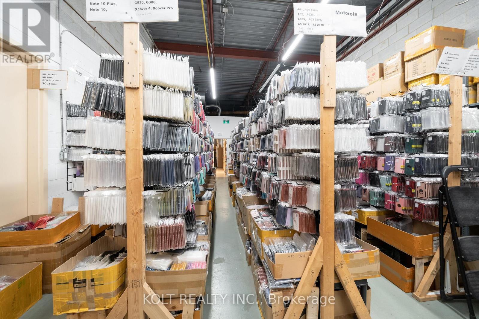 24 - 300 Esna Park Drive, Markham (Milliken Mills West), Ontario  L3R 1H3 - Photo 2 - N12455006