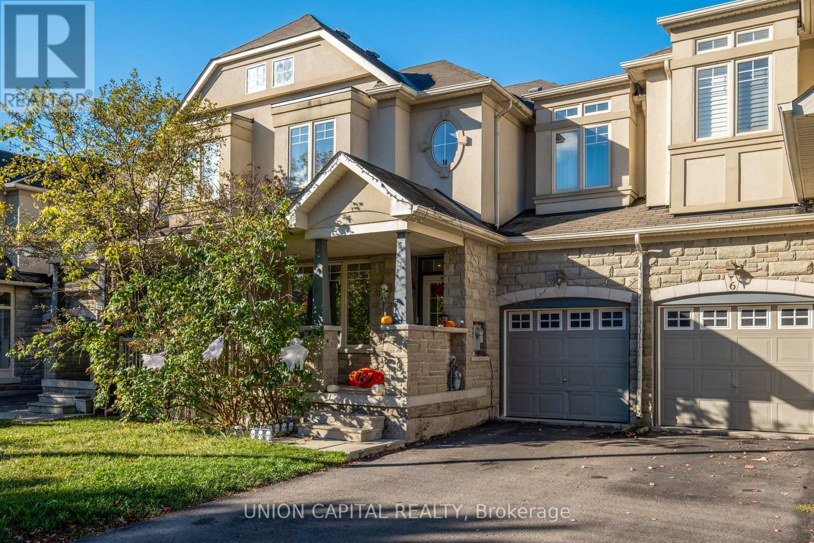 8 STOOKES CRESCENT, Richmond Hill, Ontario