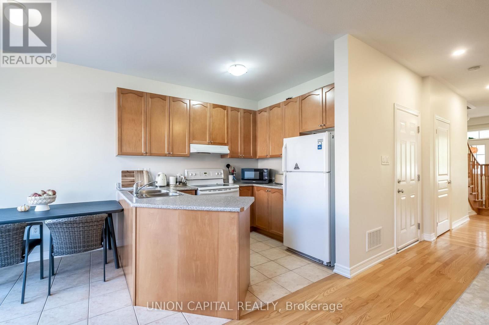 8 Stookes Crescent, Richmond Hill, Ontario  L4E 0J3 - Photo 8 - N12455020