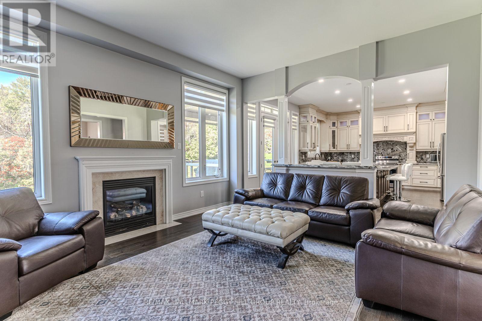 102 Pine Hill Road, Bradford West Gwillimbury (Bradford), Ontario  L3Z 0H1 - Photo 10 - N12455043