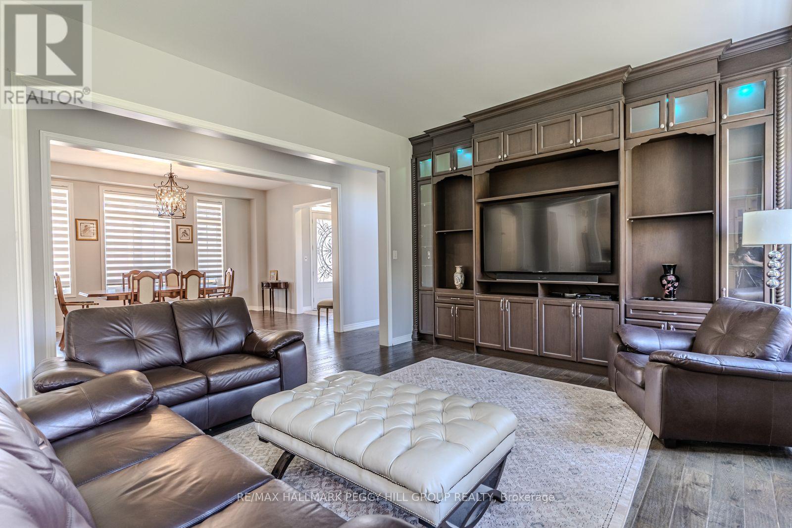 102 Pine Hill Road, Bradford West Gwillimbury (Bradford), Ontario  L3Z 0H1 - Photo 11 - N12455043