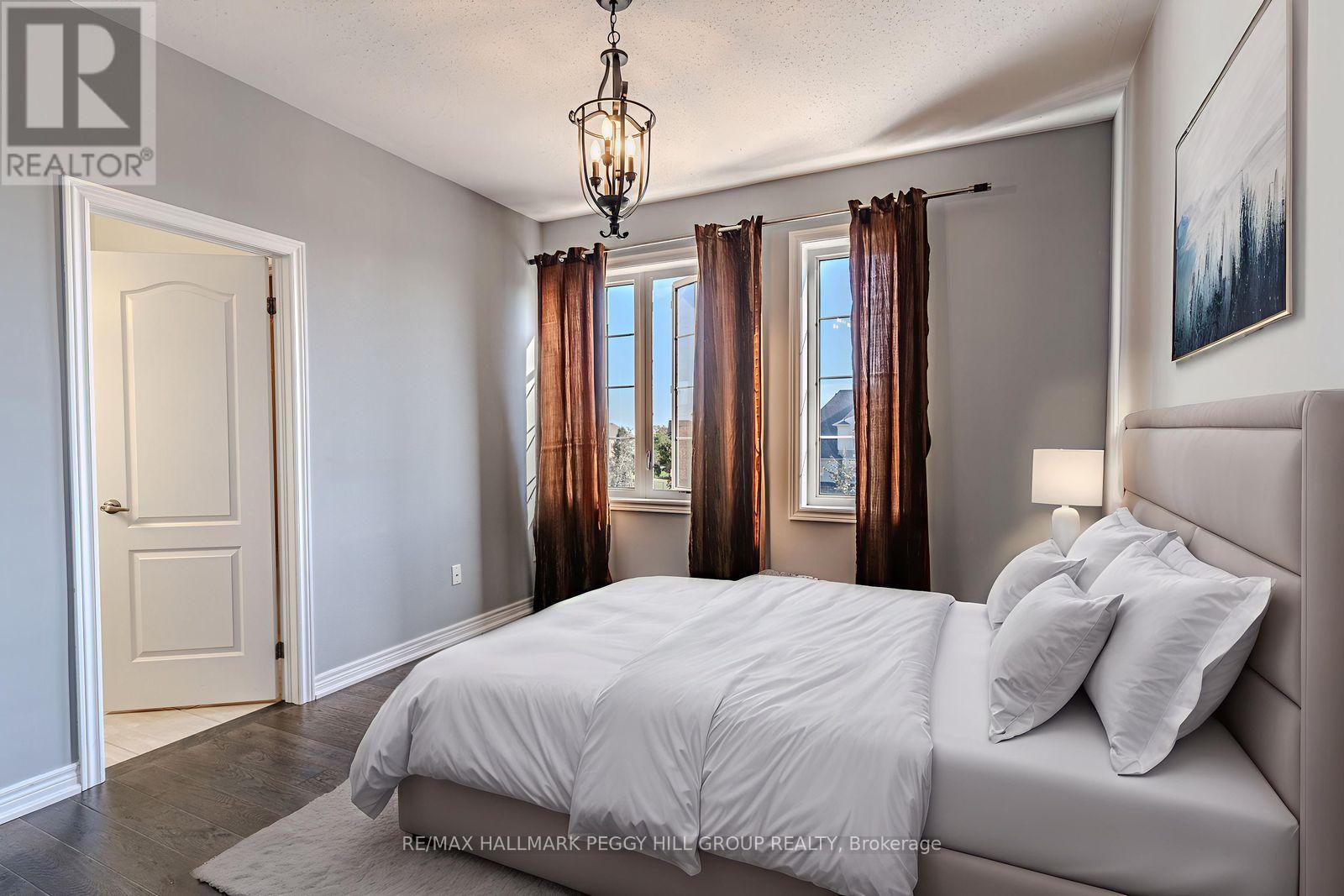102 Pine Hill Road, Bradford West Gwillimbury (Bradford), Ontario  L3Z 0H1 - Photo 18 - N12455043