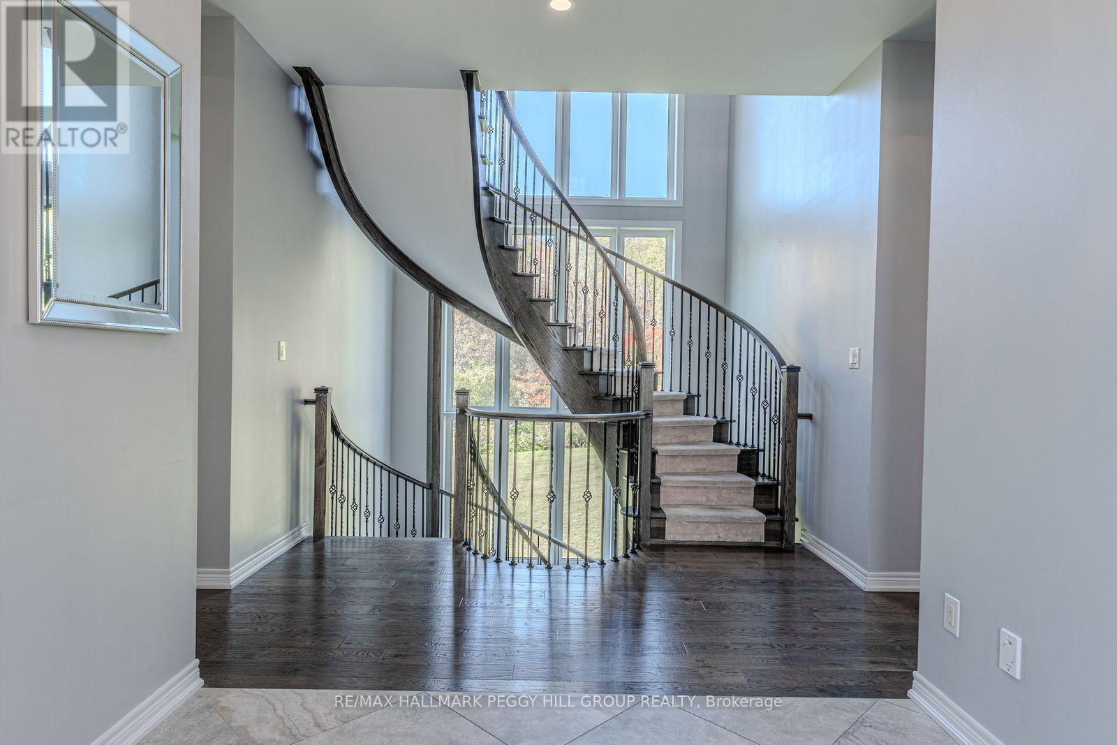 102 Pine Hill Road, Bradford West Gwillimbury (Bradford), Ontario  L3Z 0H1 - Photo 2 - N12455043