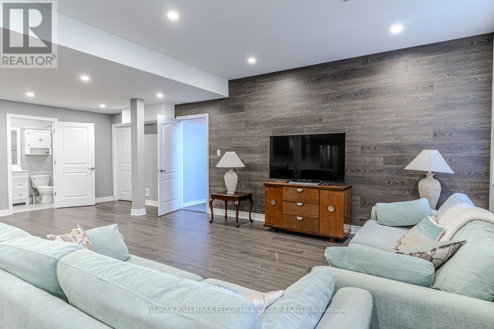 102 Pine Hill Road, Bradford West Gwillimbury (Bradford), Ontario  L3Z 0H1 - Photo 24 - N12455043