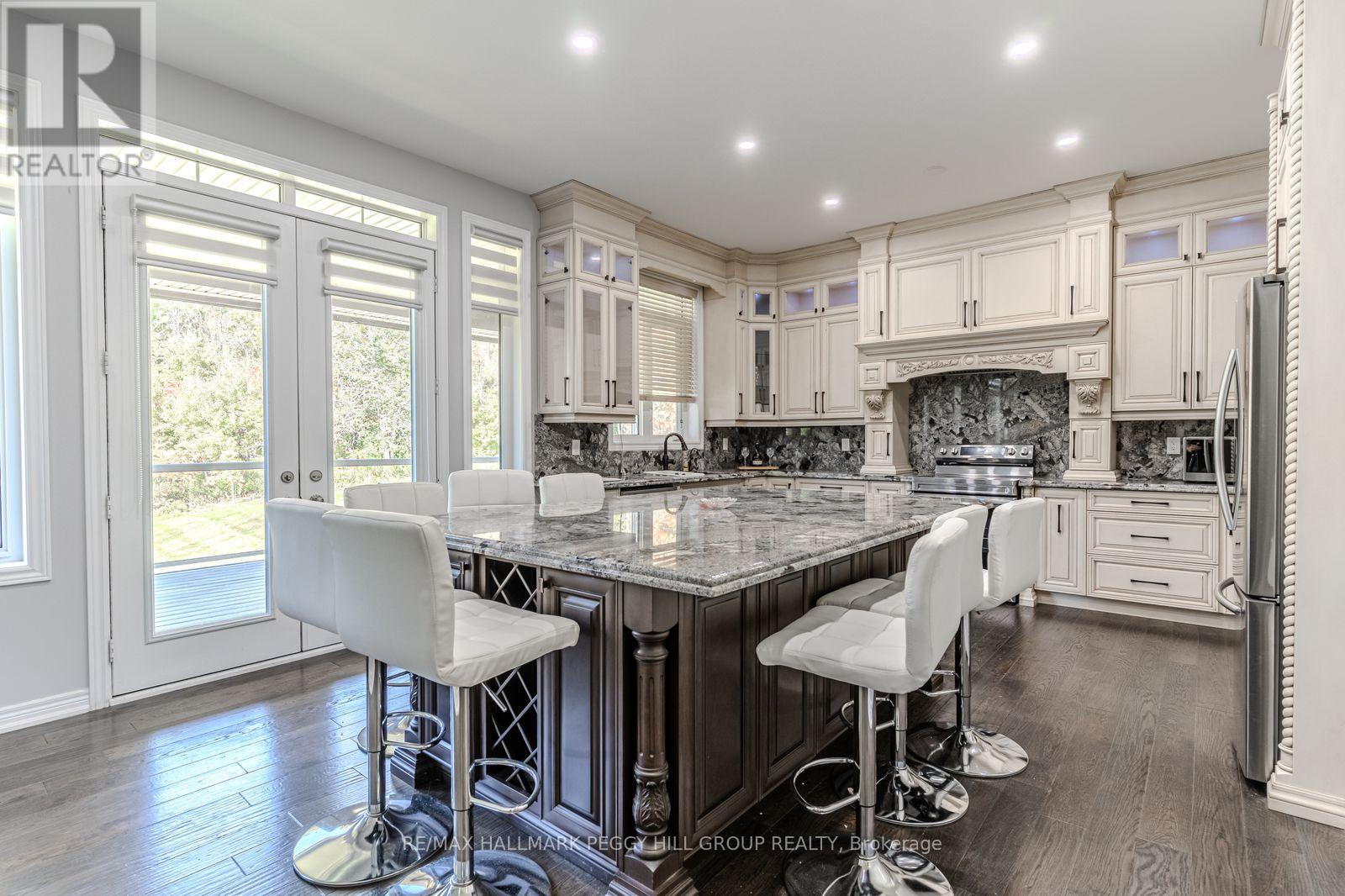 102 Pine Hill Road, Bradford West Gwillimbury (Bradford), Ontario  L3Z 0H1 - Photo 3 - N12455043