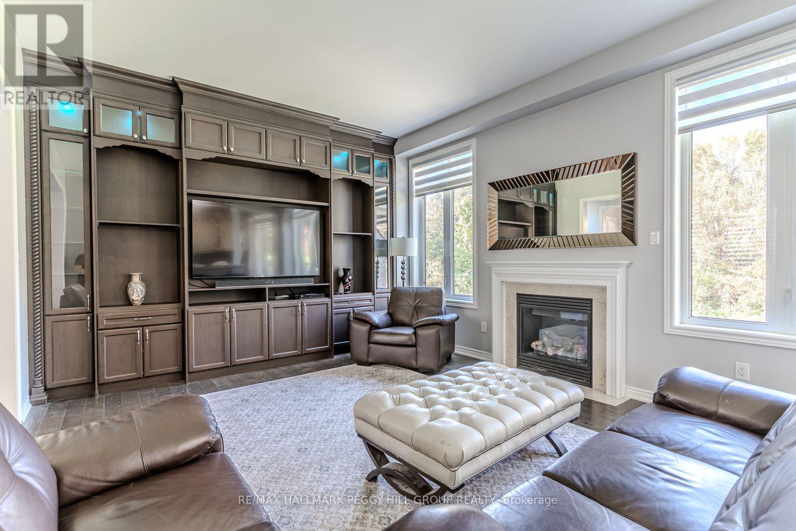 102 Pine Hill Road, Bradford West Gwillimbury (Bradford), Ontario  L3Z 0H1 - Photo 4 - N12455043