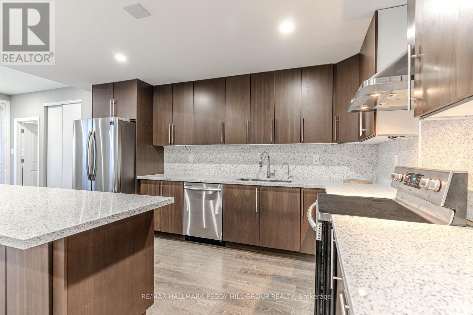 102 Pine Hill Road, Bradford West Gwillimbury (Bradford), Ontario  L3Z 0H1 - Photo 5 - N12455043