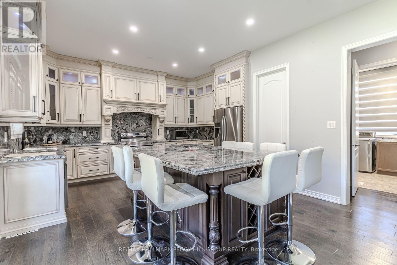 102 Pine Hill Road, Bradford West Gwillimbury (Bradford), Ontario  L3Z 0H1 - Photo 9 - N12455043