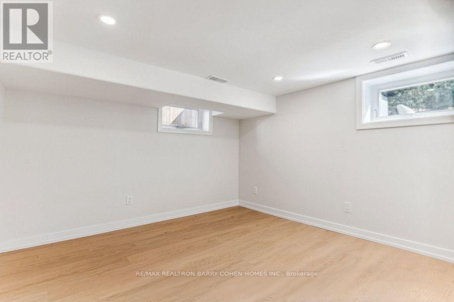 31 Kennedy Street W, Aurora, Ontario  L4G 2L6 - Photo 5 - N12447565