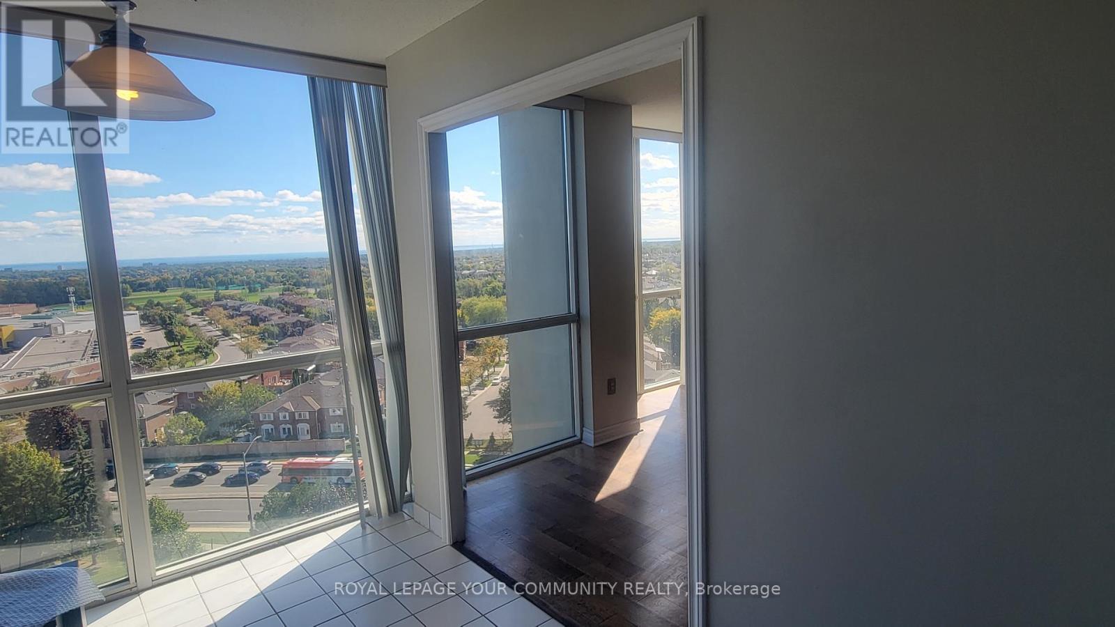 1208 - 350 Webb Drive, Mississauga (City Centre), Ontario  L5B 3W4 - Photo 12 - W12452164