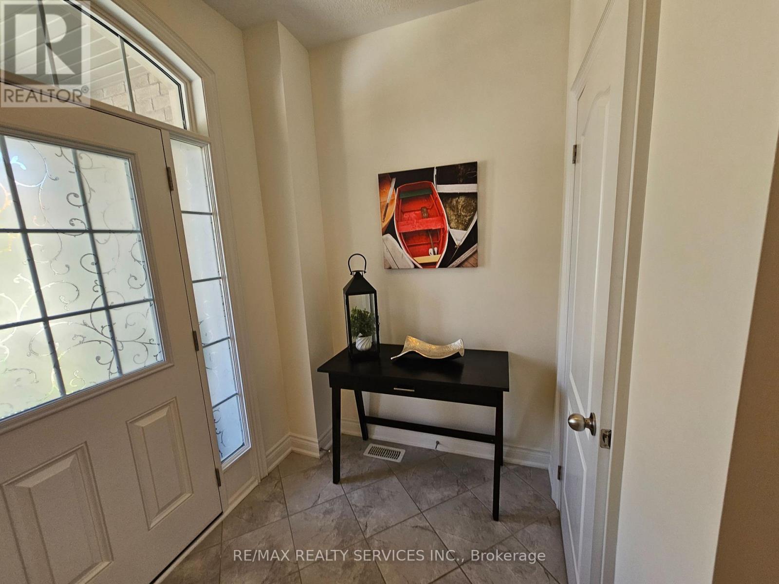 7 Lady Evelyn Crescent, Brampton, Ontario  L6Y 6C7 - Photo 4 - W12389697