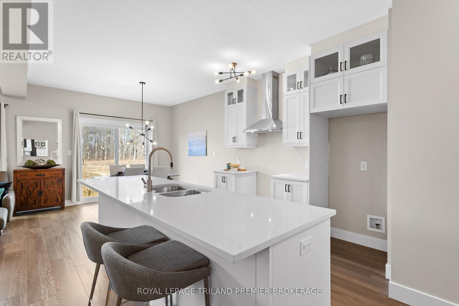 1597 Chickadee Trail, London South (South U), Ontario  N6M 1G4 - Photo 11 - X12455087