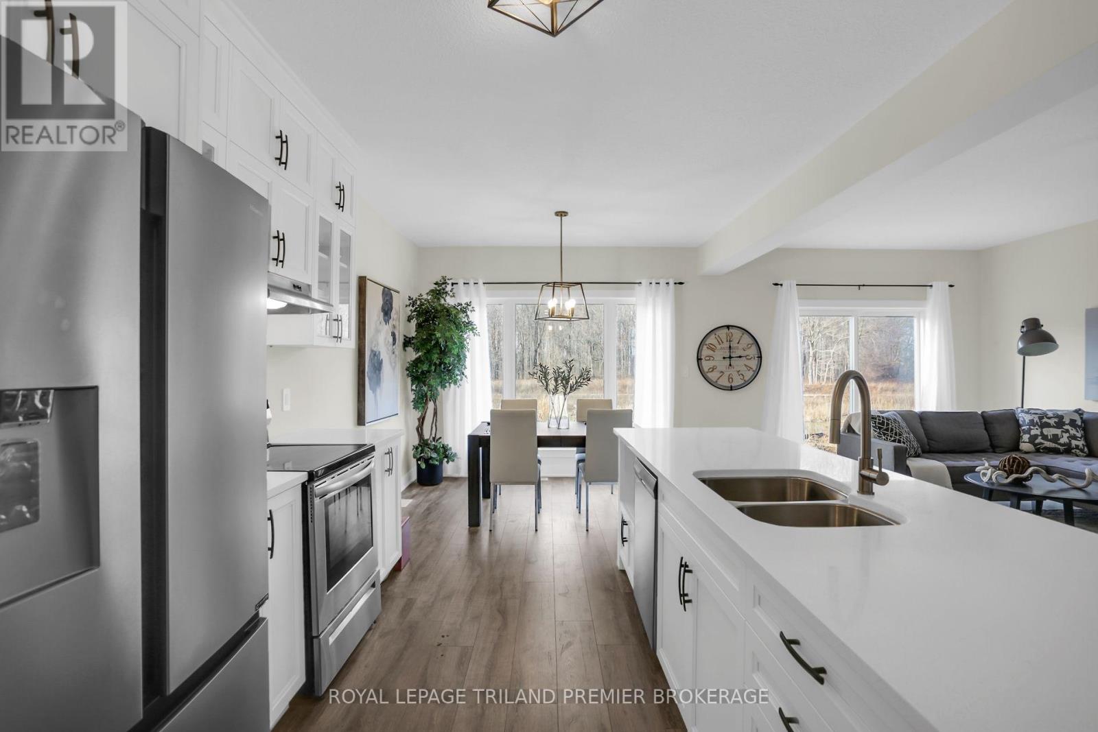 1591 Chickadee Trail, London South (South U), Ontario  N6M 1G4 - Photo 10 - X12455089