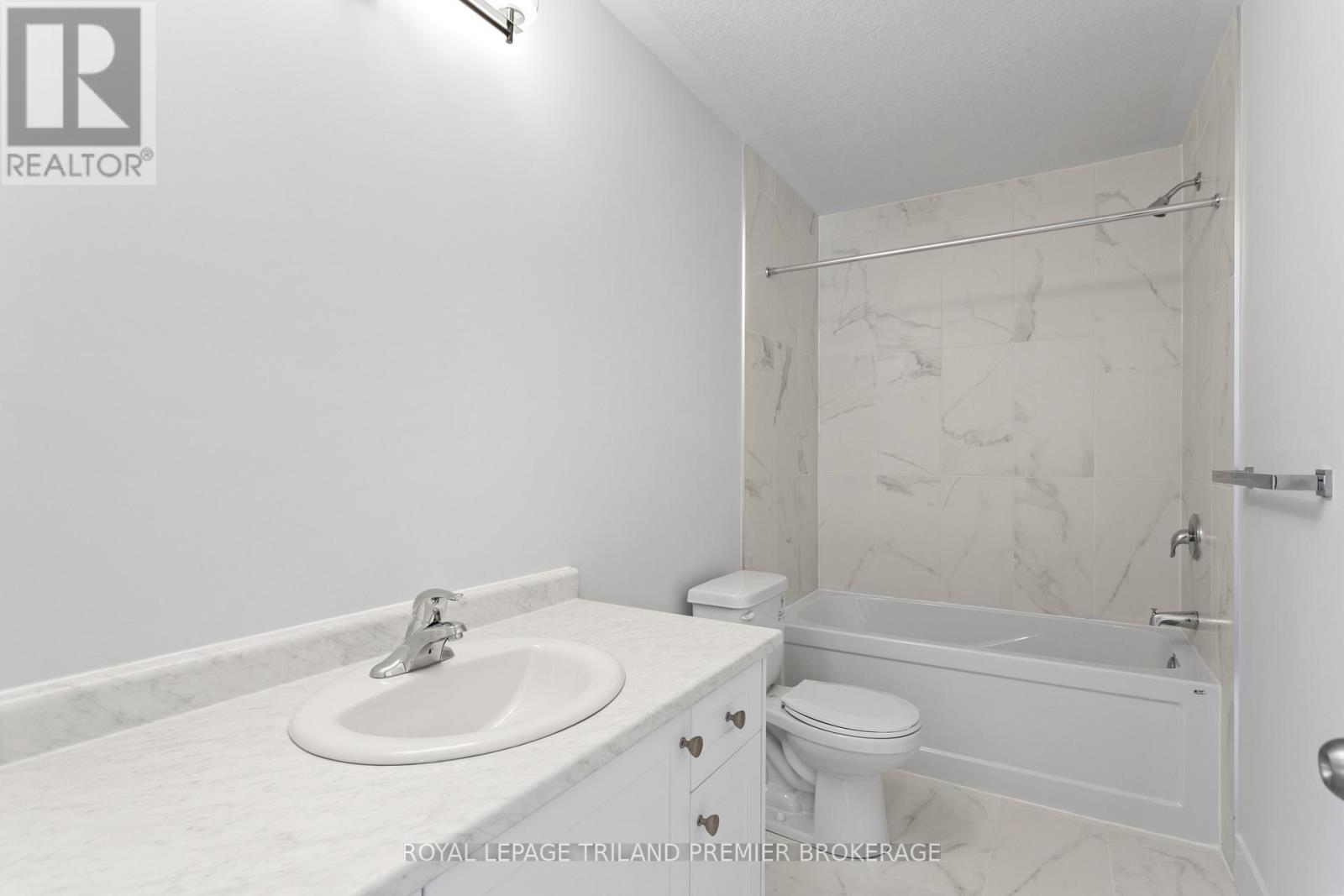 1585 Chickadee Trail, London South, Ontario  N6M 1G4 - Photo 4 - X12455091