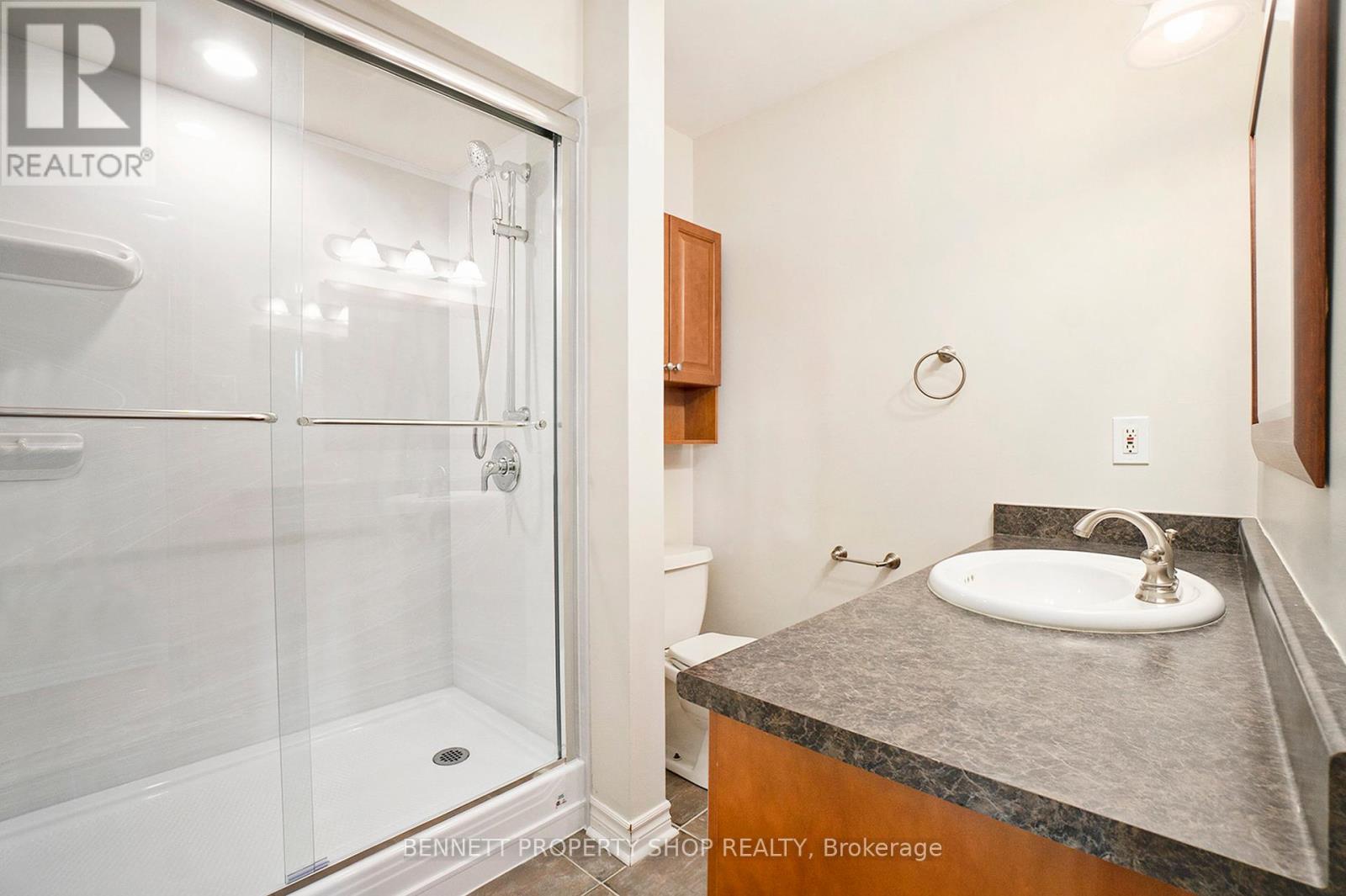 17 Glenmanor Drive, Ottawa, Ontario  K2G 3E8 - Photo 11 - X12455124