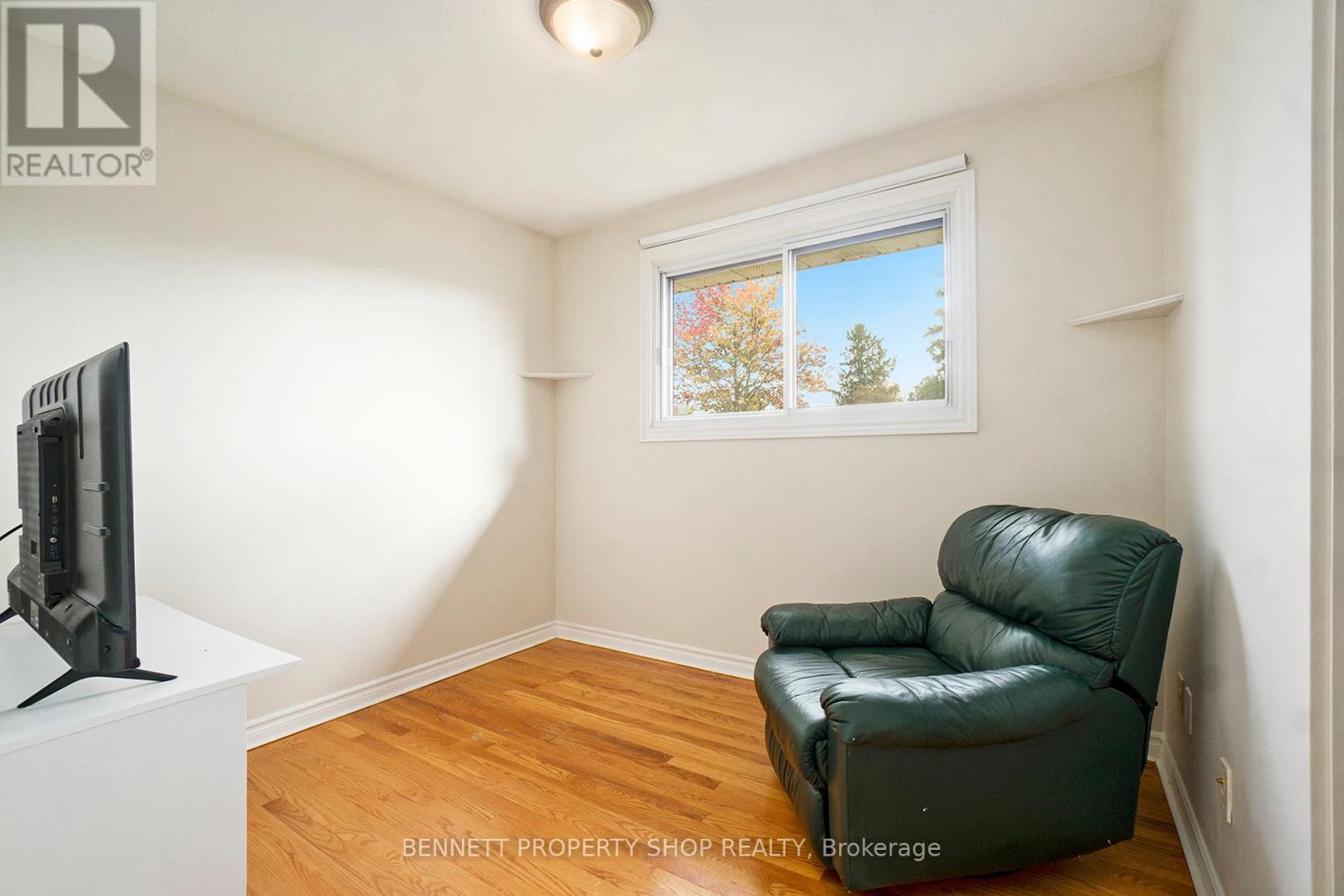 17 Glenmanor Drive, Ottawa, Ontario  K2G 3E8 - Photo 15 - X12455124