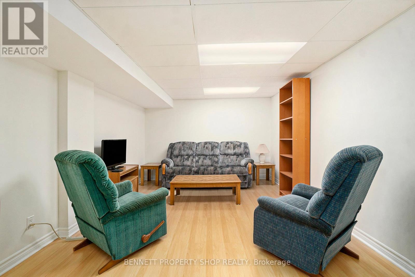 17 Glenmanor Drive, Ottawa, Ontario  K2G 3E8 - Photo 19 - X12455124