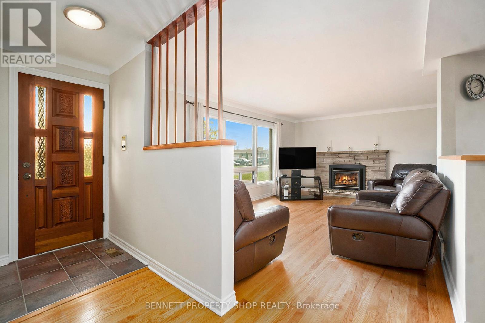 17 Glenmanor Drive, Ottawa, Ontario  K2G 3E8 - Photo 2 - X12455124