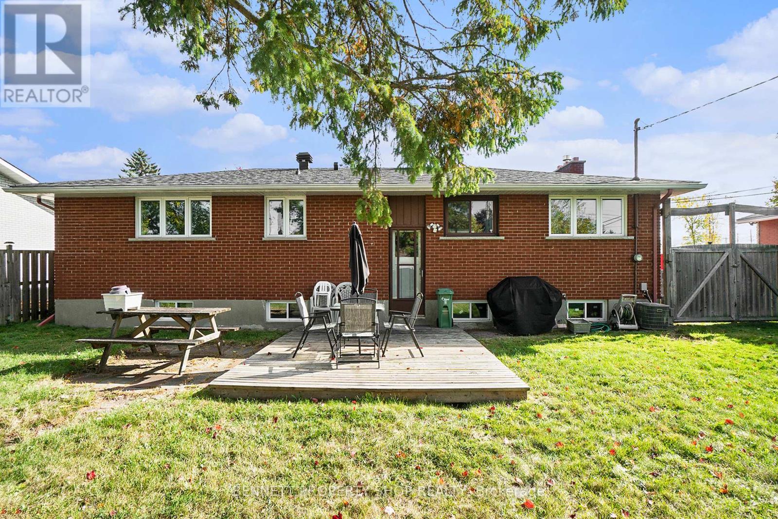 17 Glenmanor Drive, Ottawa, Ontario  K2G 3E8 - Photo 25 - X12455124