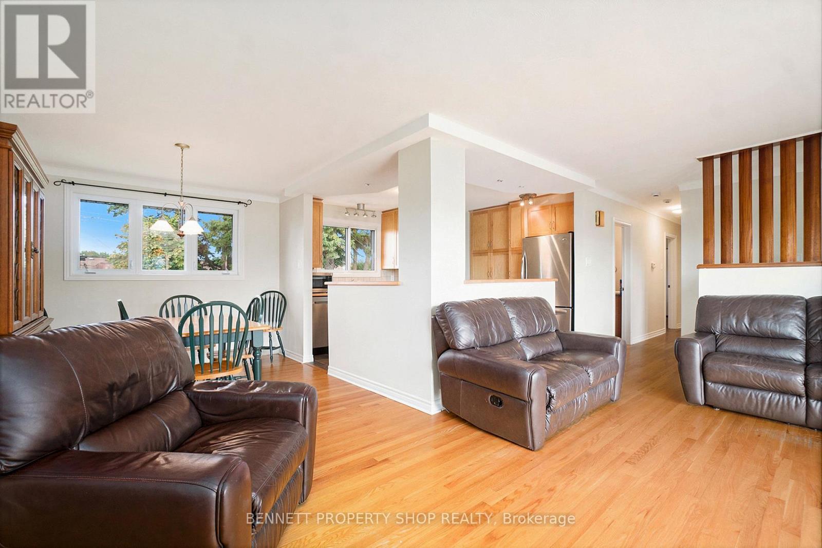 17 Glenmanor Drive, Ottawa, Ontario  K2G 3E8 - Photo 6 - X12455124