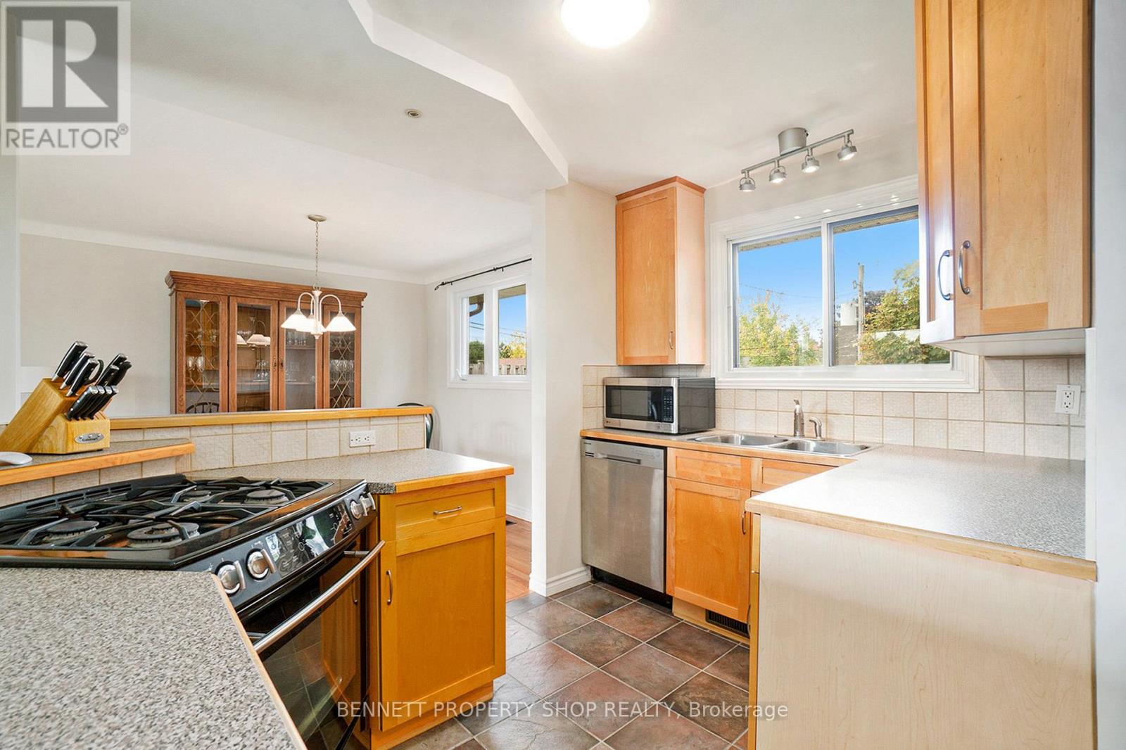 17 Glenmanor Drive, Ottawa, Ontario  K2G 3E8 - Photo 8 - X12455124