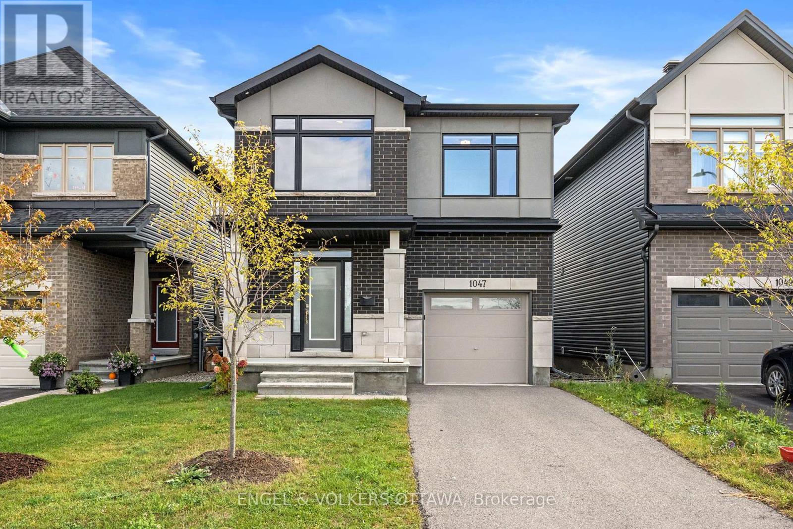 1047 HYDRANGEA AVENUE, Ottawa, Ontario