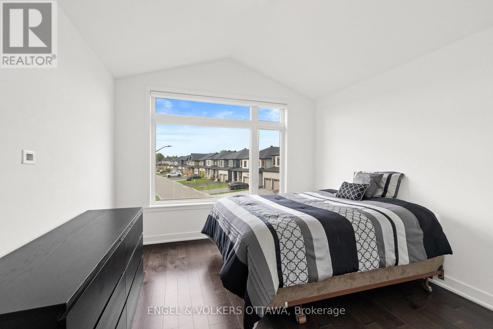 1047 Hydrangea Avenue, Ottawa, Ontario  K4M 0L5 - Photo 25 - X12455160