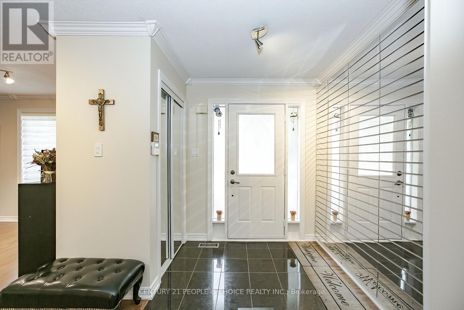1 Lake Louise Drive, Brampton (Fletcher's Meadow), Ontario  L6X 4W5 - Photo 5 - W12455040