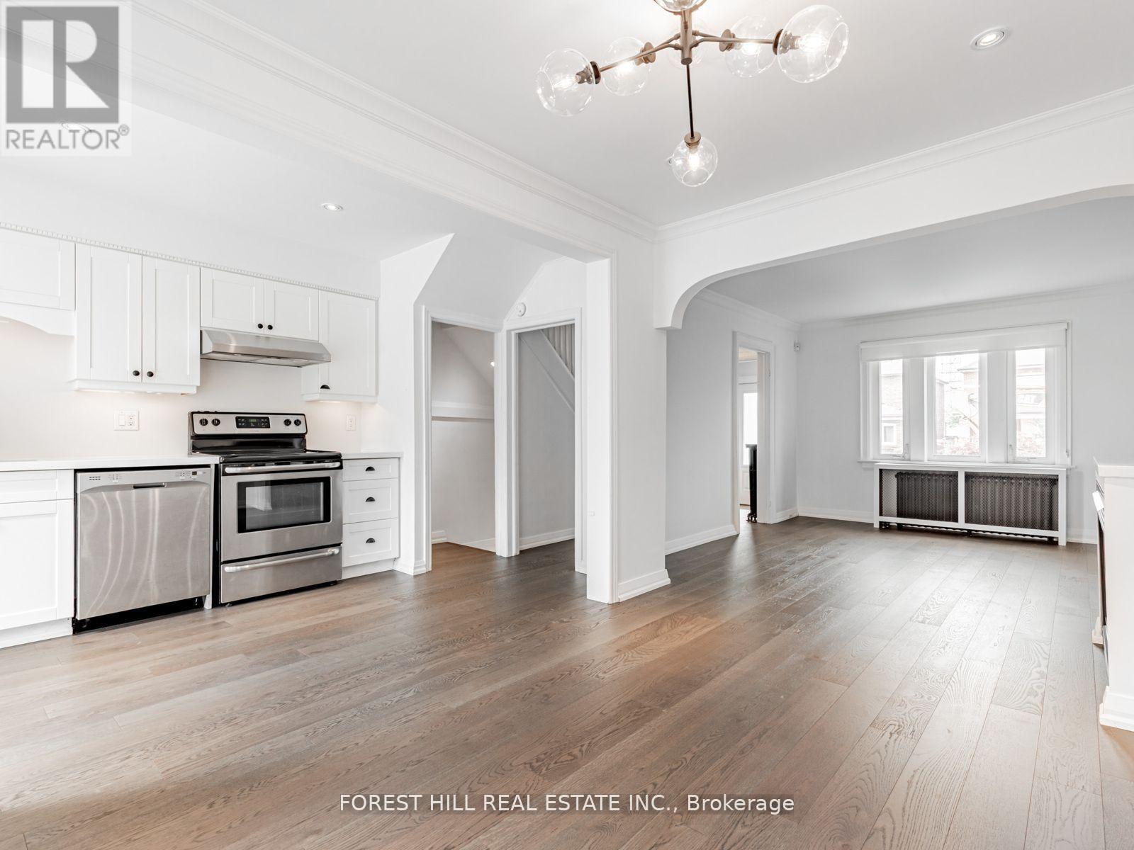 123 Bowie Avenue, Toronto (Briar Hill-Belgravia), Ontario  M6E 2P8 - Photo 9 - W12455058